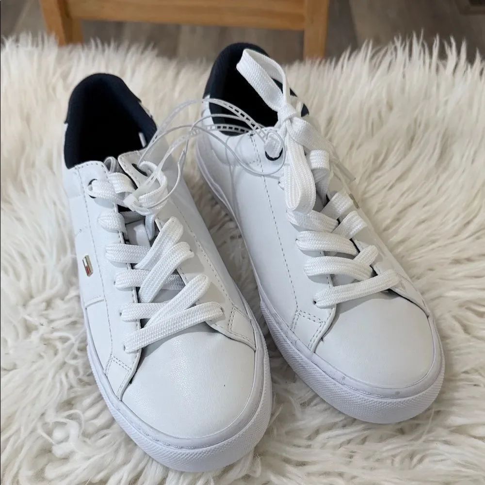Tommy Hilfiger White Sneakers with Navy Accents NWOT Size 7